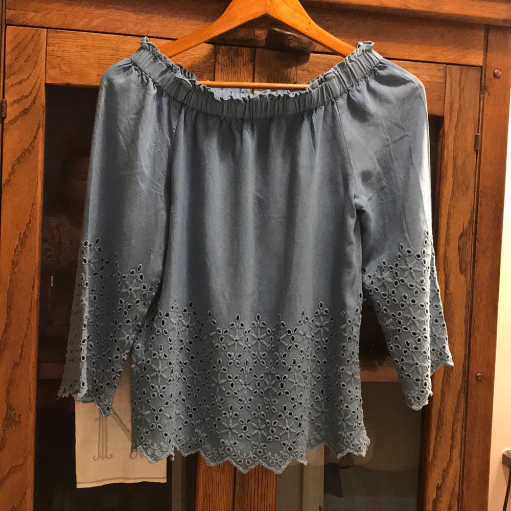 Gorgeous blue eyelet three-quarter sleeve blouse